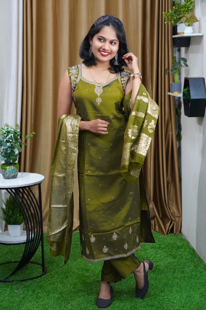 SLEEVELESS KURTIS SET